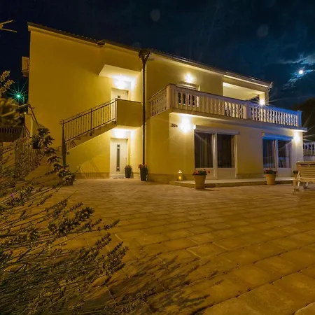 Kuca Ujdenica * Grižane