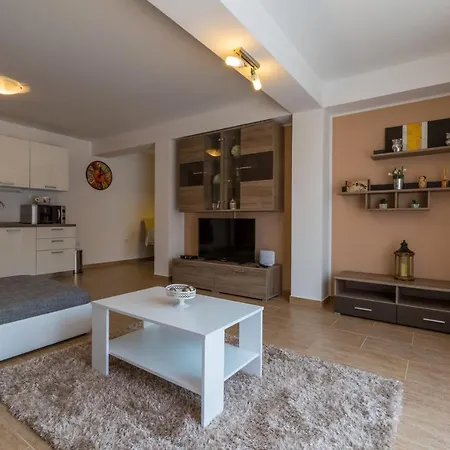 Kuca Ujdenica * Grižane