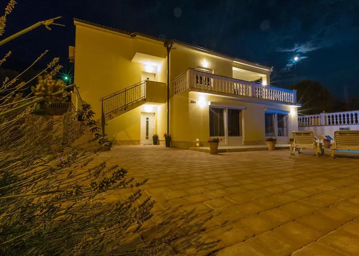 Kuca Ujdenica * Grižane