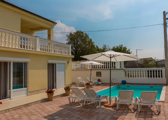 Kuca Ujdenica Casa de Férias Grižane
