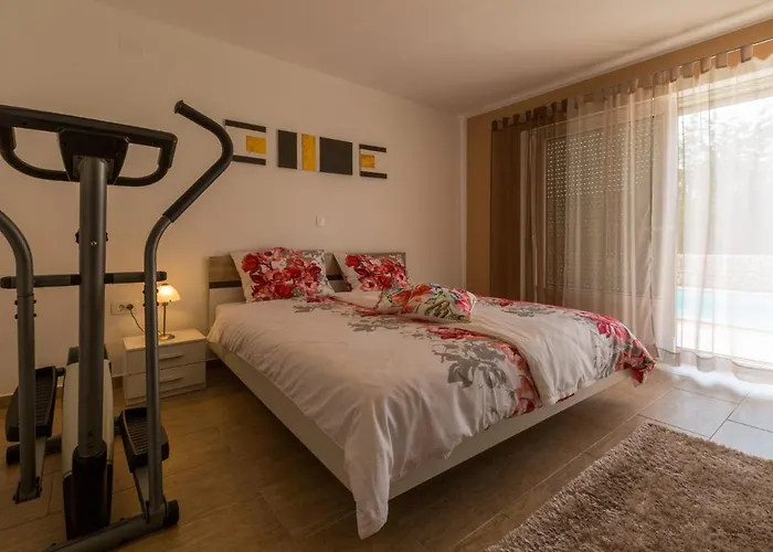 Kuca Ujdenica Casa de Férias