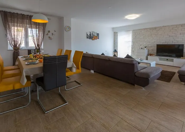 Kuca Ujdenica Casa de Férias Grižane