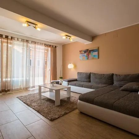 Kuca Ujdenica Holiday home