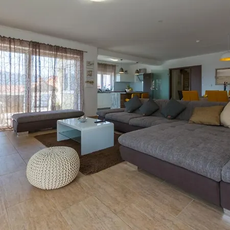 Holiday home Kuca Ujdenica *