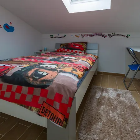 Kuca Ujdenica Holiday home