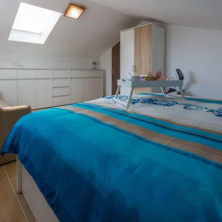 Holiday home Kuca Ujdenica *