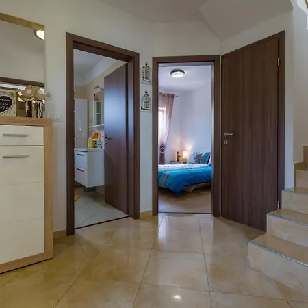 Kuca Ujdenica Holiday home