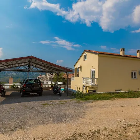 Holiday home Kuca Ujdenica